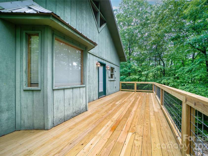 261 Franks Cove Road, Brevard, NC 28712.  MLS# CAR4263831, YatesRealty ID 15496. Perfect Place to Enjoy the Sunsets