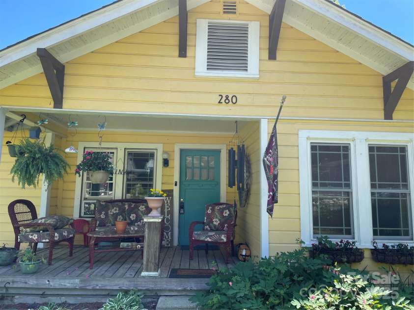 280 Walnut Avenue, Spruce Pine, NC 28777.  MLS# CAR4264356, YatesRealty ID 15497. 