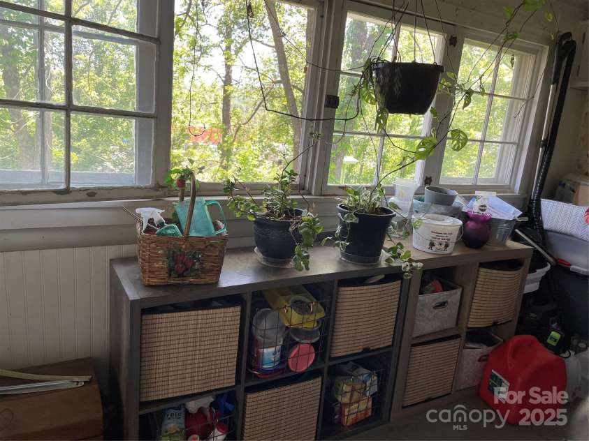 280 Walnut Avenue, Spruce Pine, NC 28777.  MLS# CAR4264356, YatesRealty ID 15497. 