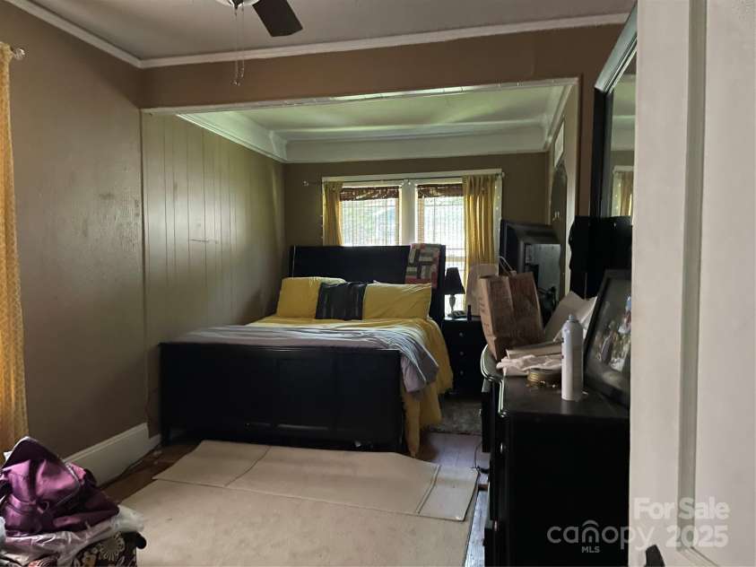 280 Walnut Avenue, Spruce Pine, NC 28777.  MLS# CAR4264356, YatesRealty ID 15497. 