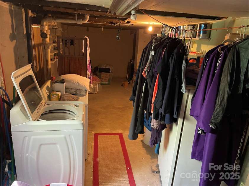 280 Walnut Avenue, Spruce Pine, NC 28777.  MLS# CAR4264356, YatesRealty ID 15497. 