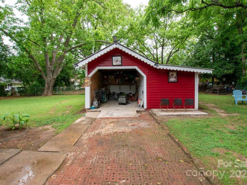224 Steele Street, Salisbury, NC 28144.  MLS# CAR4264442, YatesRealty ID 15498. 