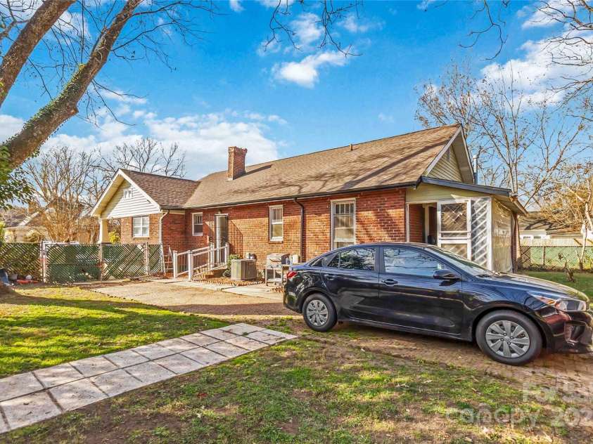 224 Steele Street, Salisbury, NC 28144.  MLS# CAR4327512, YatesRealty ID 15498. 