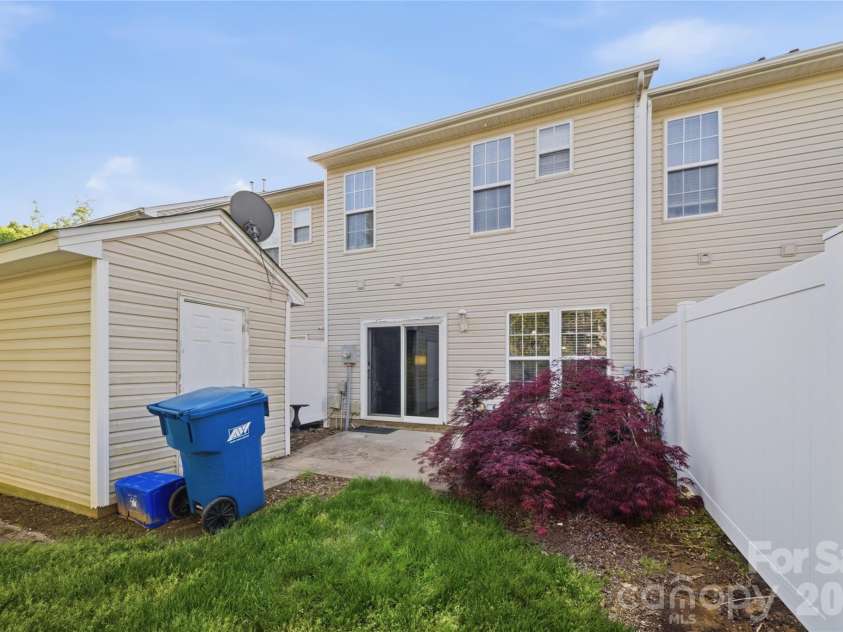 12235 Jessica Place, Charlotte, NC 28269.  MLS# CAR4368633, YatesRealty ID 15499. 