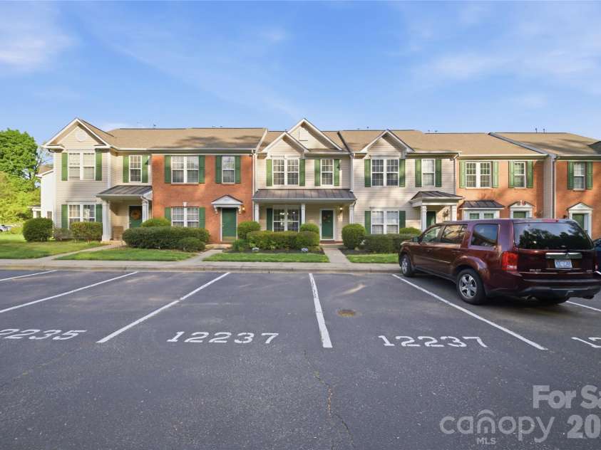 12235 Jessica Place, Charlotte, NC 28269.  MLS# CAR4368633, YatesRealty ID 15499. 