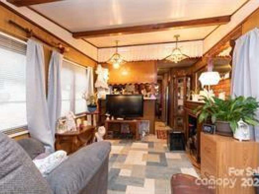 20 Homewood Drive, Asheville, NC 28803.  MLS# CAR4264193, YatesRealty ID 15499. Living Room