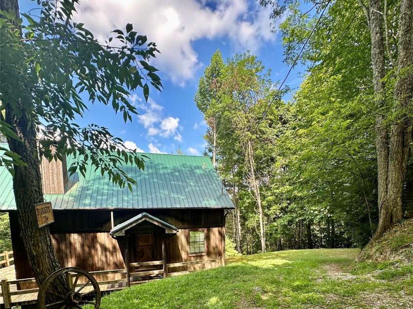 236 Valleyview Drive, Topton, NC 28781.  MLS# CAR4279274, YatesRealty ID 155. 