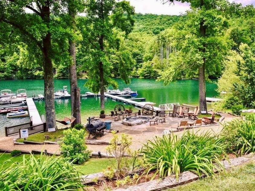 236 Valleyview Drive, Topton, NC 28781.  MLS# CAR4279274, YatesRealty ID 155. Cafe and Boat Marina at Lakes End Cafe just minutes from the home