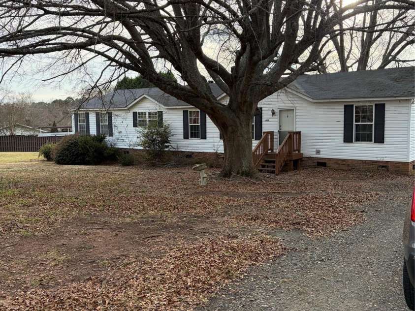 1011 Kiser Dairy Road, Dallas, NC 28034.  MLS# CAR4351414, YatesRealty ID 15500. 
