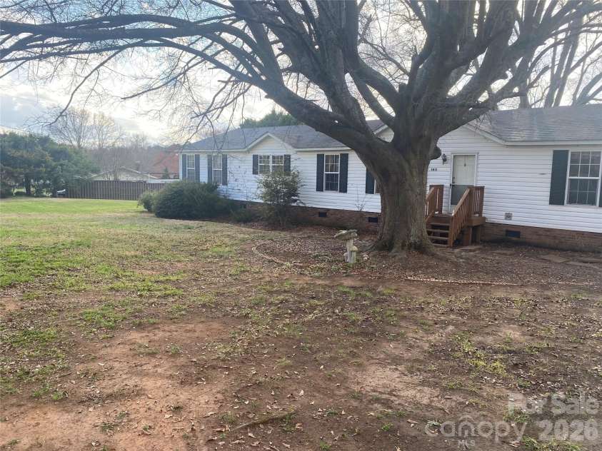 1011 Kiser Dairy Road, Dallas, NC 28034.  MLS# CAR4351414, YatesRealty ID 15500. 