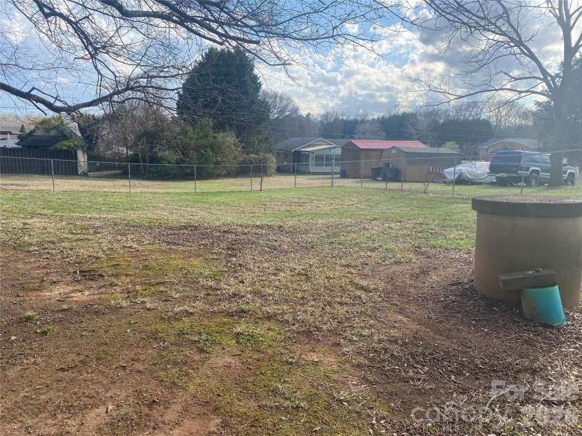 1011 Kiser Dairy Road, Dallas, NC 28034.  MLS# CAR4351414, YatesRealty ID 15500. 