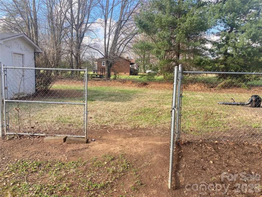 1011 Kiser Dairy Road, Dallas, NC 28034.  MLS# CAR4351414, YatesRealty ID 15500. 