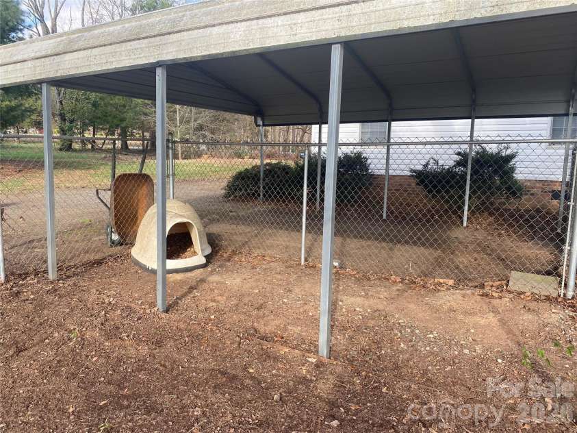 1011 Kiser Dairy Road, Dallas, NC 28034.  MLS# CAR4351414, YatesRealty ID 15500. 