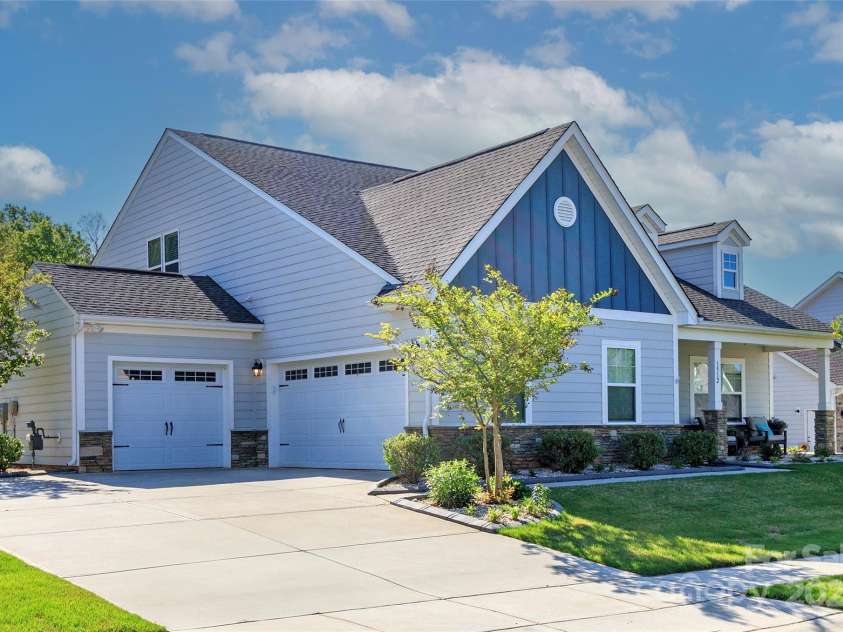 1512 Brooksland Place, Waxhaw, NC 28173.  MLS# CAR4237976, YatesRealty ID 15500. Extra large driveway space, perfect 3 car garage!