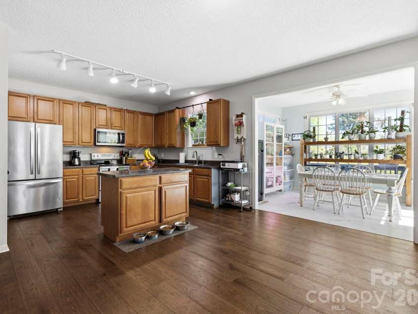 497 English Oak Road, Fletcher, NC 28732.  MLS# CAR4367697, YatesRealty ID 15501. Kitchen