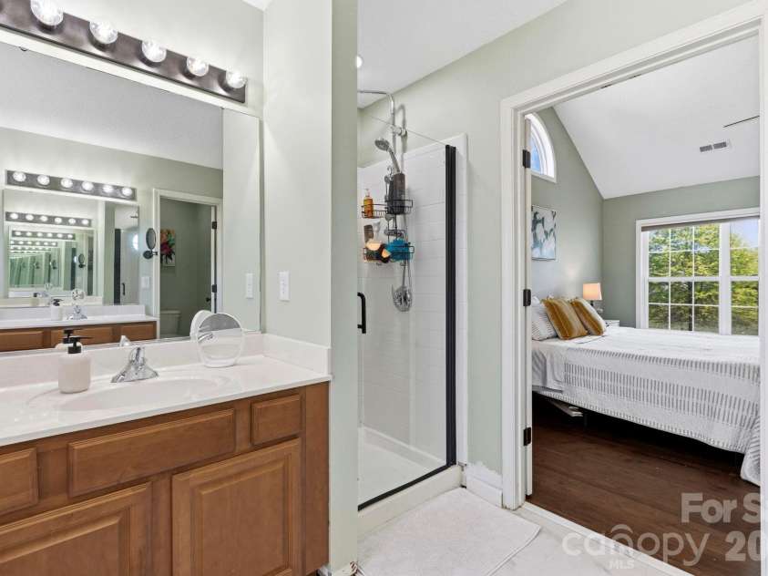497 English Oak Road, Fletcher, NC 28732.  MLS# CAR4367697, YatesRealty ID 15501. Tile shower 