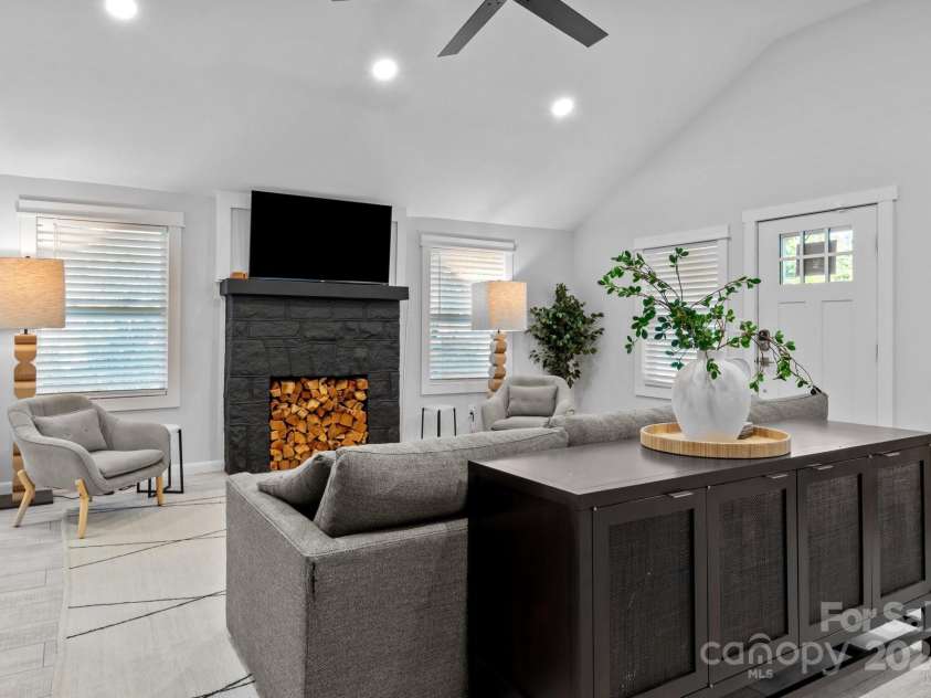 15 Old Fort Road, Fairview, NC 28730.  MLS# CAR4174363, YatesRealty ID 15503. 