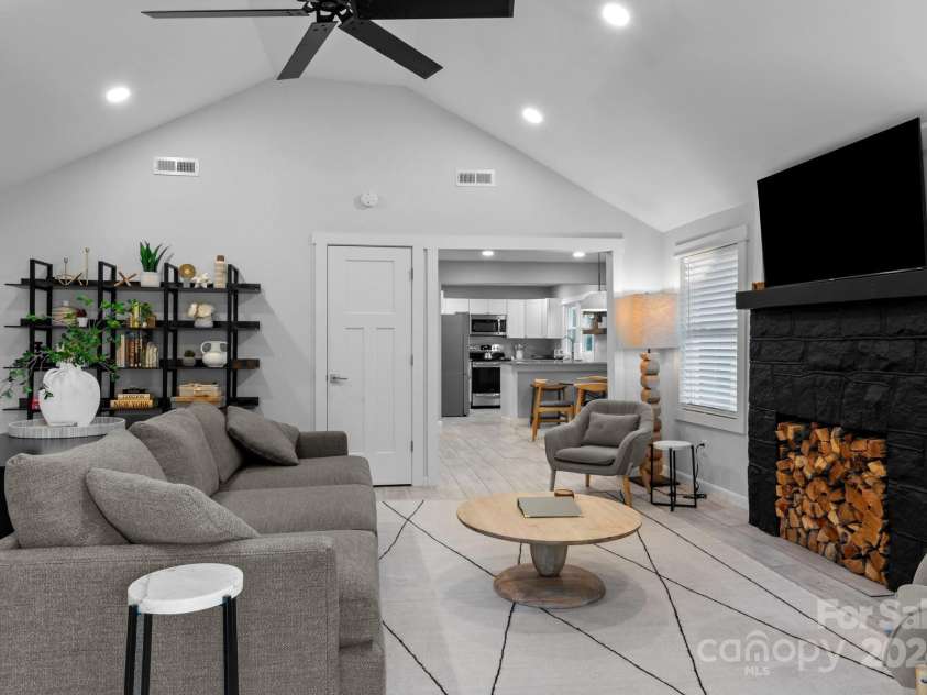 15 Old Fort Road, Fairview, NC 28730.  MLS# CAR4174363, YatesRealty ID 15503. 