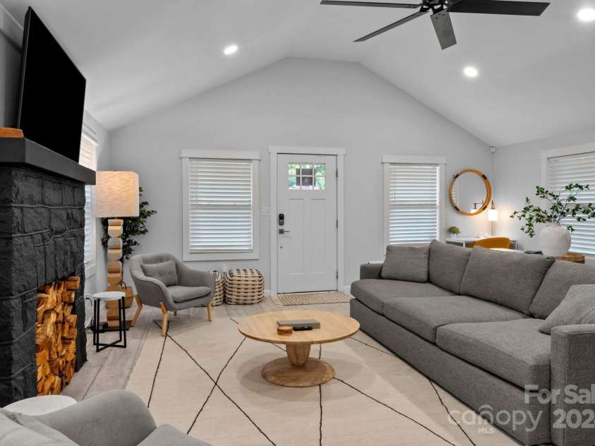 15 Old Fort Road, Fairview, NC 28730.  MLS# CAR4174363, YatesRealty ID 15503. 