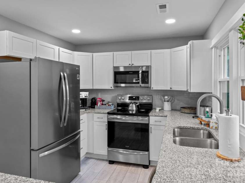 15 Old Fort Road, Fairview, NC 28730.  MLS# CAR4174363, YatesRealty ID 15503. 