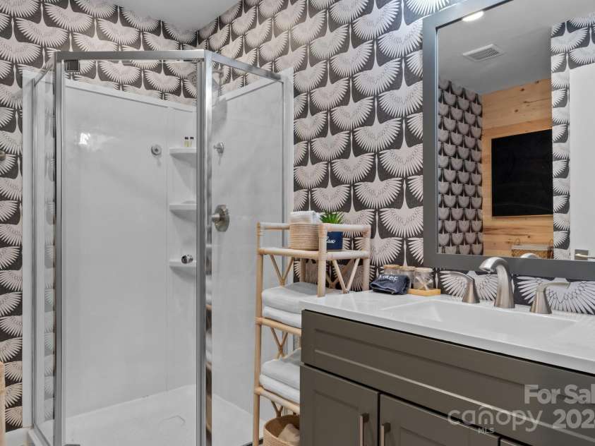 15 Old Fort Road, Fairview, NC 28730.  MLS# CAR4174363, YatesRealty ID 15503. 