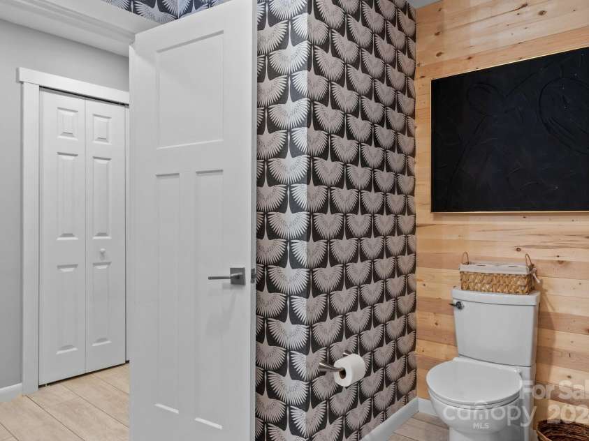 15 Old Fort Road, Fairview, NC 28730.  MLS# CAR4174363, YatesRealty ID 15503. 