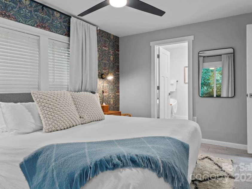 15 Old Fort Road, Fairview, NC 28730.  MLS# CAR4174363, YatesRealty ID 15503. 