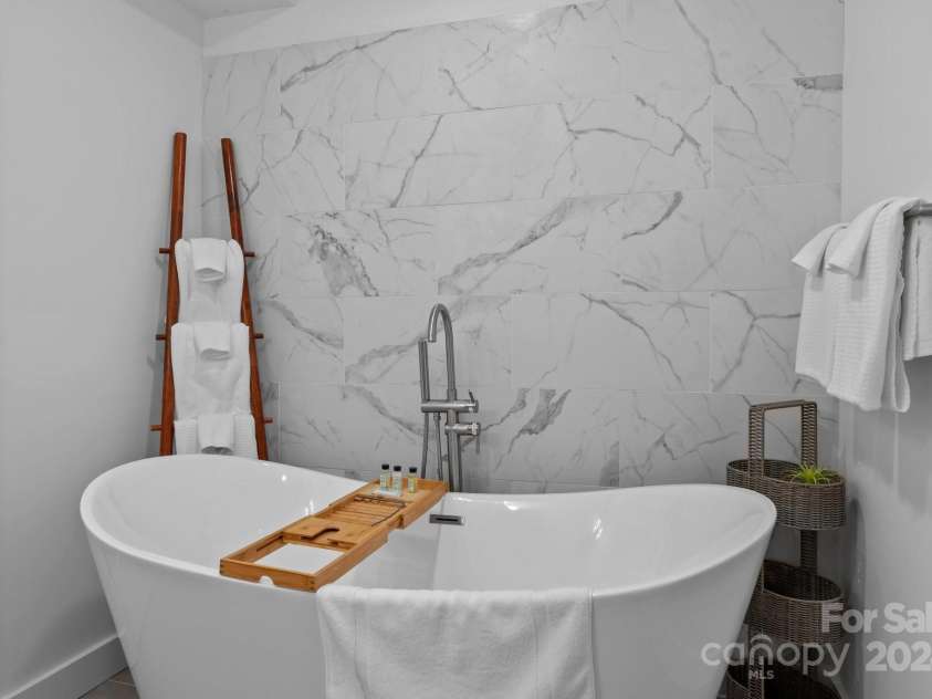 15 Old Fort Road, Fairview, NC 28730.  MLS# CAR4174363, YatesRealty ID 15503. 