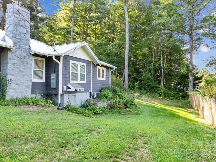 15 Old Fort Road, Fairview, NC 28730.  MLS# CAR4174363, YatesRealty ID 15503. 