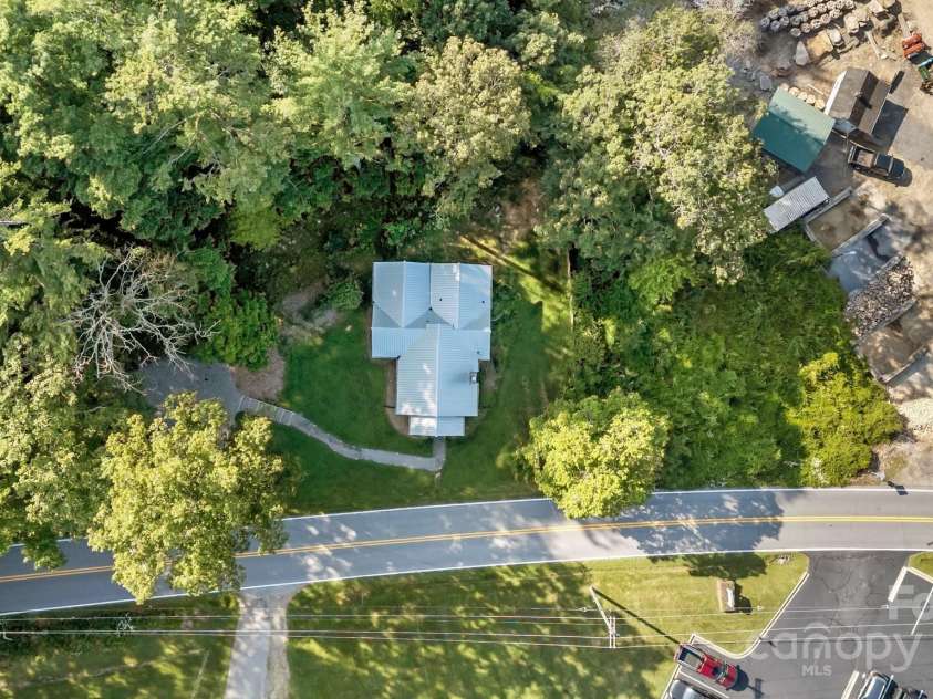 15 Old Fort Road, Fairview, NC 28730.  MLS# CAR4174363, YatesRealty ID 15503. 