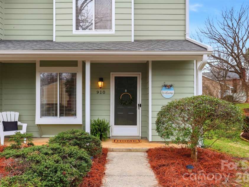 910 Sardis Cove Drive, Charlotte, NC 28270.  MLS# CAR4352673, YatesRealty ID 15503. 