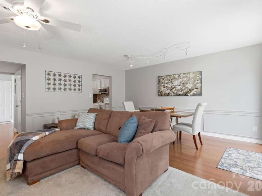 910 Sardis Cove Drive, Charlotte, NC 28270.  MLS# CAR4352673, YatesRealty ID 15503. 