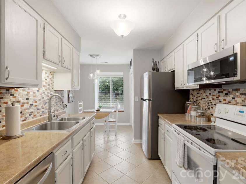 910 Sardis Cove Drive, Charlotte, NC 28270.  MLS# CAR4352673, YatesRealty ID 15503. 