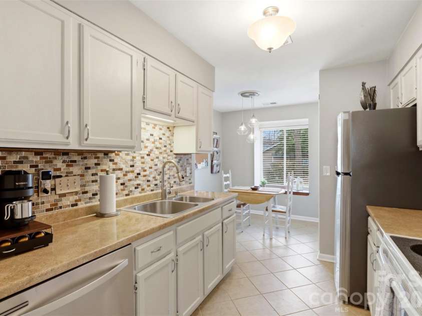 910 Sardis Cove Drive, Charlotte, NC 28270.  MLS# CAR4352673, YatesRealty ID 15503. 