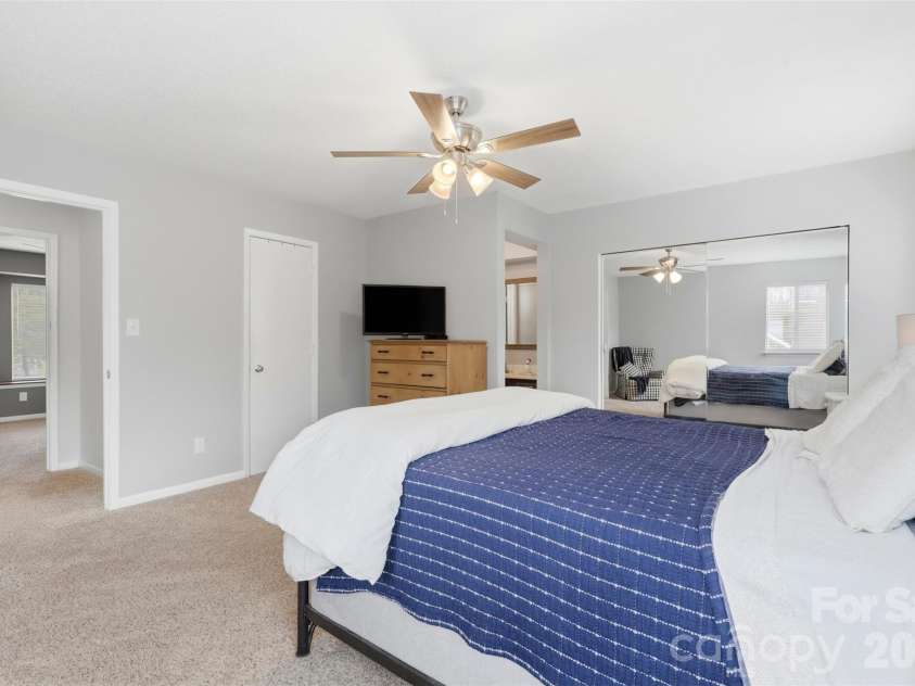 910 Sardis Cove Drive, Charlotte, NC 28270.  MLS# CAR4352673, YatesRealty ID 15503. 