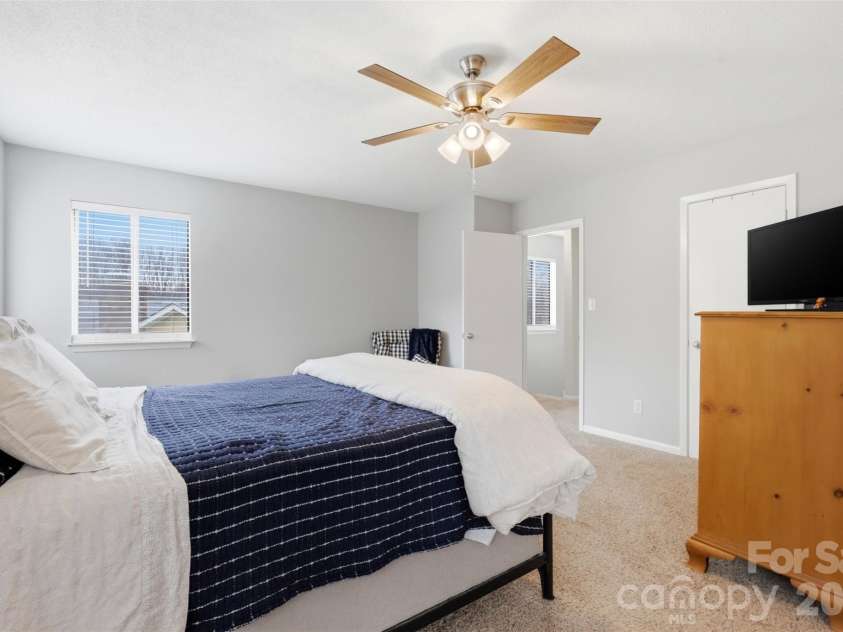 910 Sardis Cove Drive, Charlotte, NC 28270.  MLS# CAR4352673, YatesRealty ID 15503. 