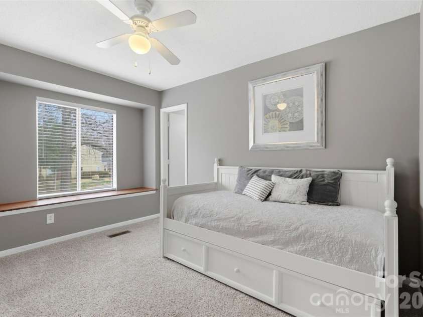 910 Sardis Cove Drive, Charlotte, NC 28270.  MLS# CAR4352673, YatesRealty ID 15503. 