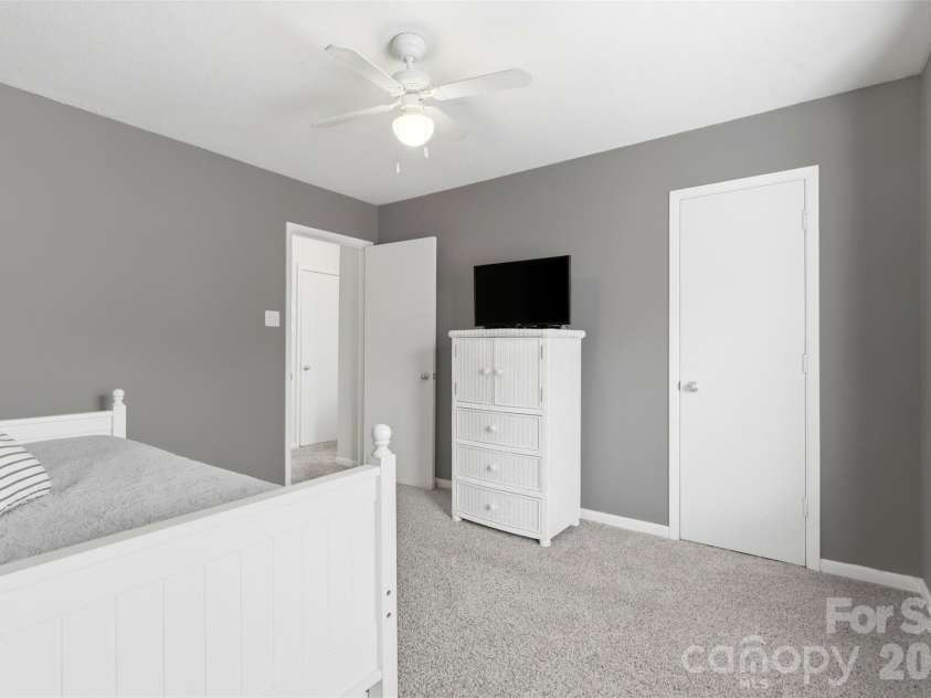 910 Sardis Cove Drive, Charlotte, NC 28270.  MLS# CAR4352673, YatesRealty ID 15503. 