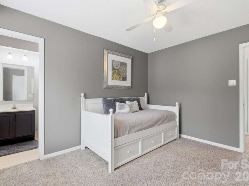 910 Sardis Cove Drive, Charlotte, NC 28270.  MLS# CAR4352673, YatesRealty ID 15503. 