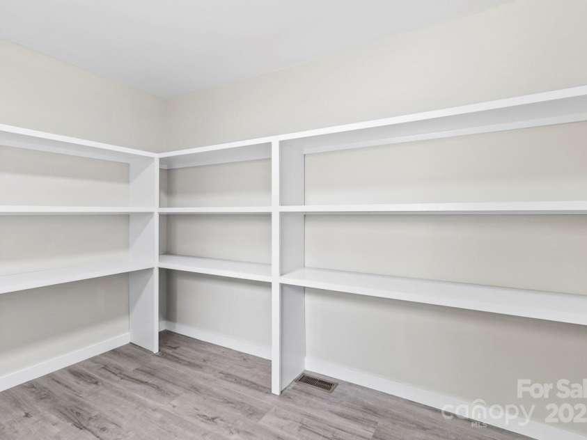 7816 Wallace Lane, Charlotte, NC 28212.  MLS# CAR4241119, YatesRealty ID 15504. 