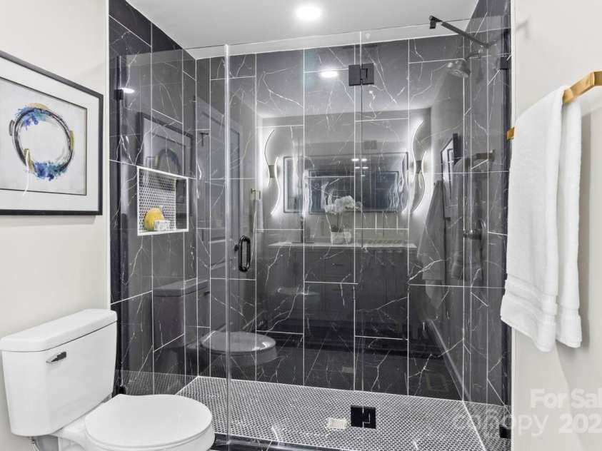 7816 Wallace Lane, Charlotte, NC 28212.  MLS# CAR4241119, YatesRealty ID 15504. 