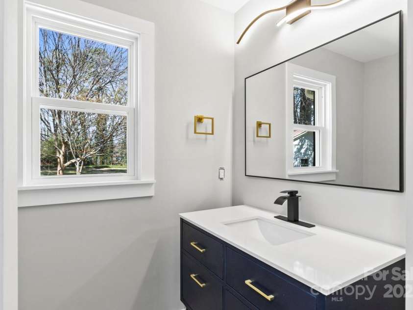 7816 Wallace Lane, Charlotte, NC 28212.  MLS# CAR4241119, YatesRealty ID 15504. 