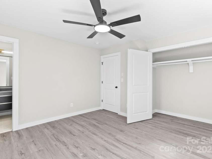 7816 Wallace Lane, Charlotte, NC 28212.  MLS# CAR4241119, YatesRealty ID 15504. 