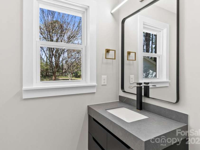 7816 Wallace Lane, Charlotte, NC 28212.  MLS# CAR4241119, YatesRealty ID 15504. 