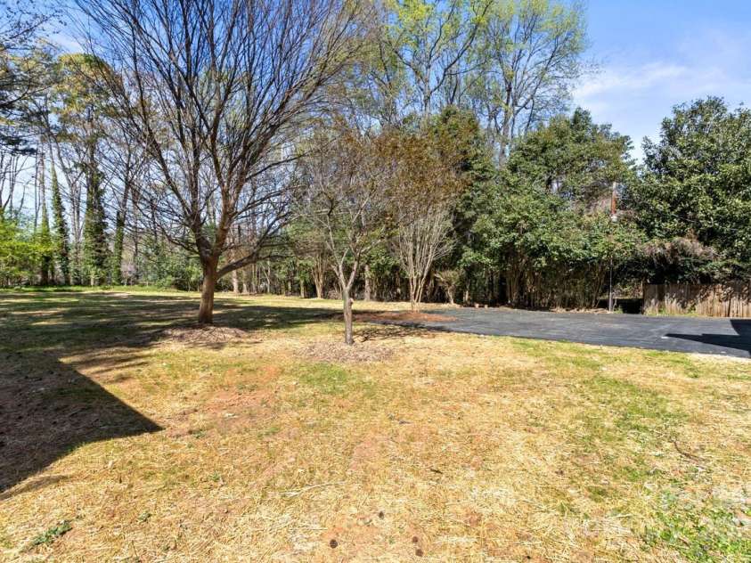 7816 Wallace Lane, Charlotte, NC 28212.  MLS# CAR4241119, YatesRealty ID 15504. 