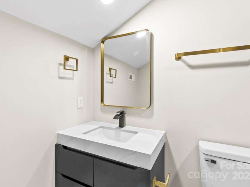 7816 Wallace Lane, Charlotte, NC 28212.  MLS# CAR4241119, YatesRealty ID 15504. 
