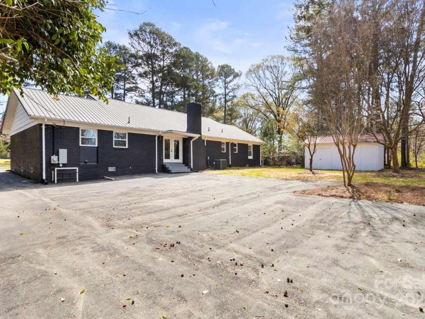 7816 Wallace Lane, Charlotte, NC 28212.  MLS# CAR4241119, YatesRealty ID 15504. 