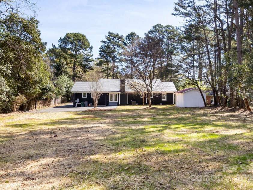 7816 Wallace Lane, Charlotte, NC 28212.  MLS# CAR4241119, YatesRealty ID 15504. 
