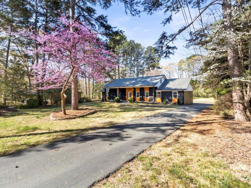 7816 Wallace Lane, Charlotte, NC 28212.  MLS# CAR4241119, YatesRealty ID 15504. 