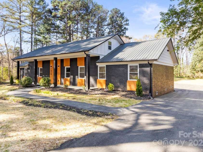 7816 Wallace Lane, Charlotte, NC 28212.  MLS# CAR4241119, YatesRealty ID 15504. 
